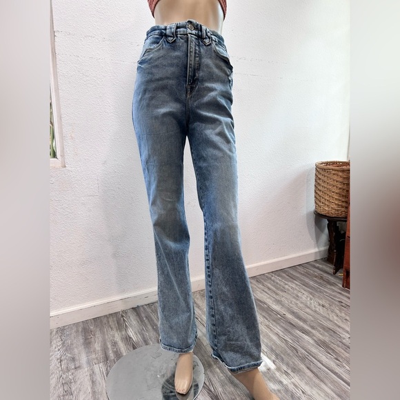 Good American Light Blue bootcut Leg Jeans - Picture 3 of 16